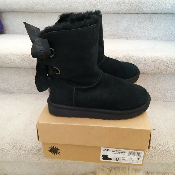 UGG Women's Customizable Bailey Bow Short size 6 - Black *Pre-Owned* GUC - Picture 3 of 12